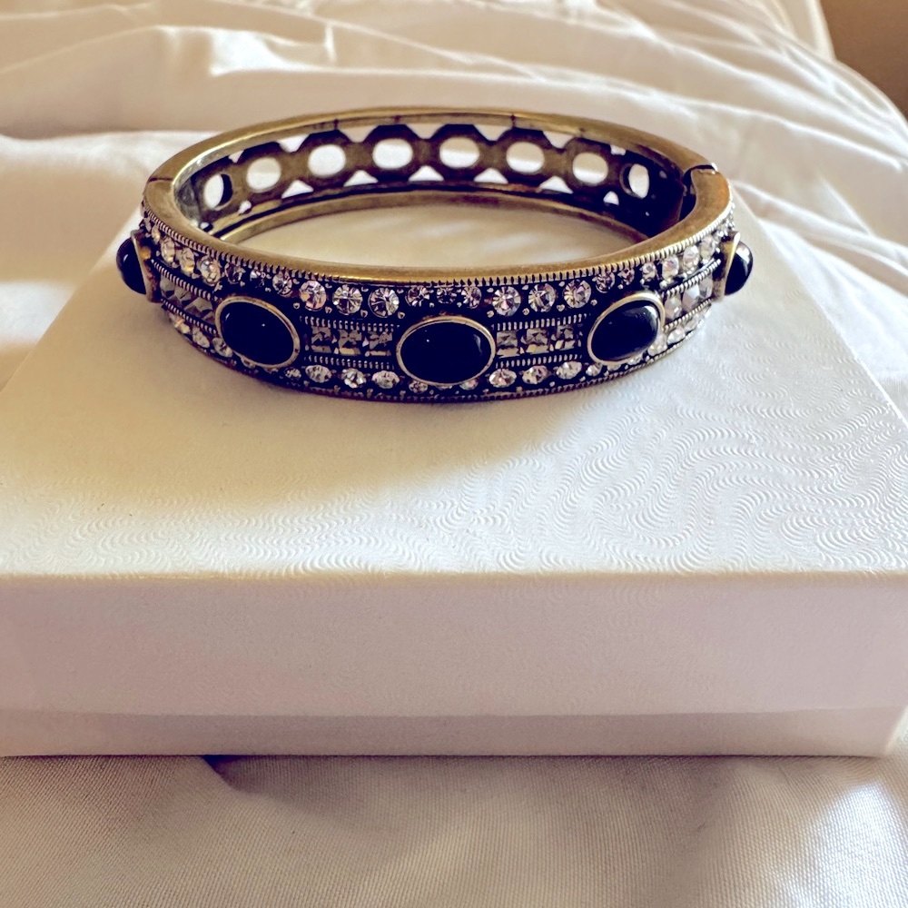 Heidi Daus Signed Elegant Black and Gold Bracelet